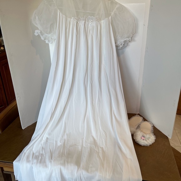 Vintage White Lace Nightgown, Robe and Slipper Set - Picture 4 of 16